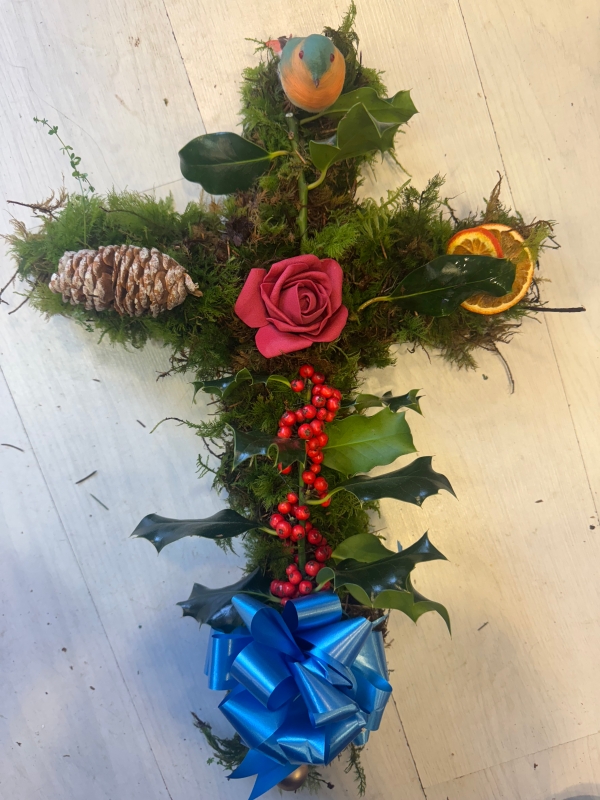 Fresh Moss & Holly Grave Wreath