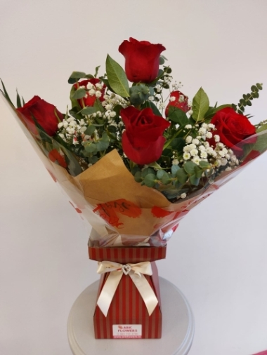 6 Red  Roses